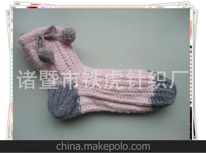 供應(yīng)外貿(mào)原單可愛毛絨球針織襪子圖片
